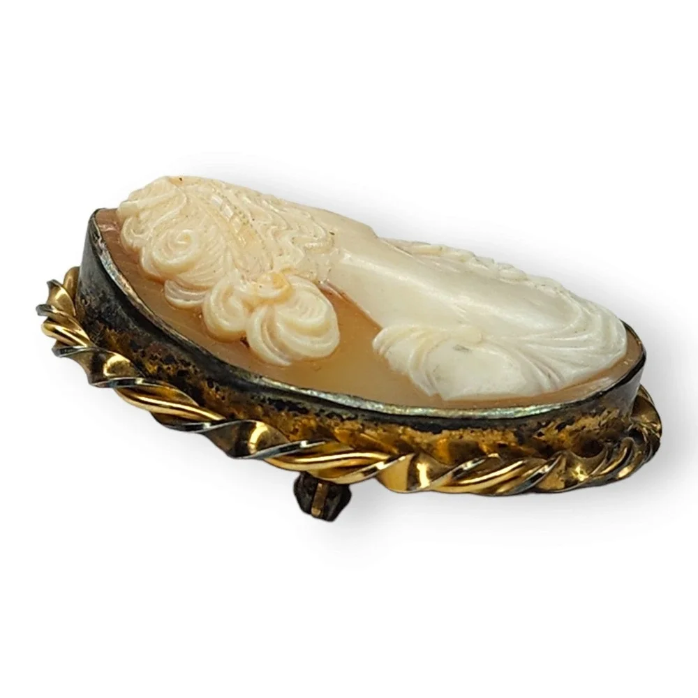 Vintage Gold Tone Shell‎ Cameo Women with Flowers Brooch Pin